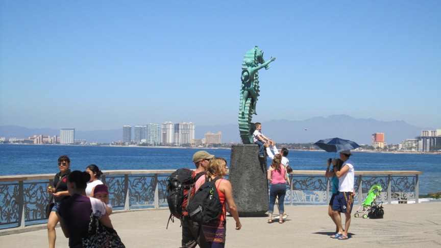 pictures of the new malecon puerto vallarta - seahorse statue